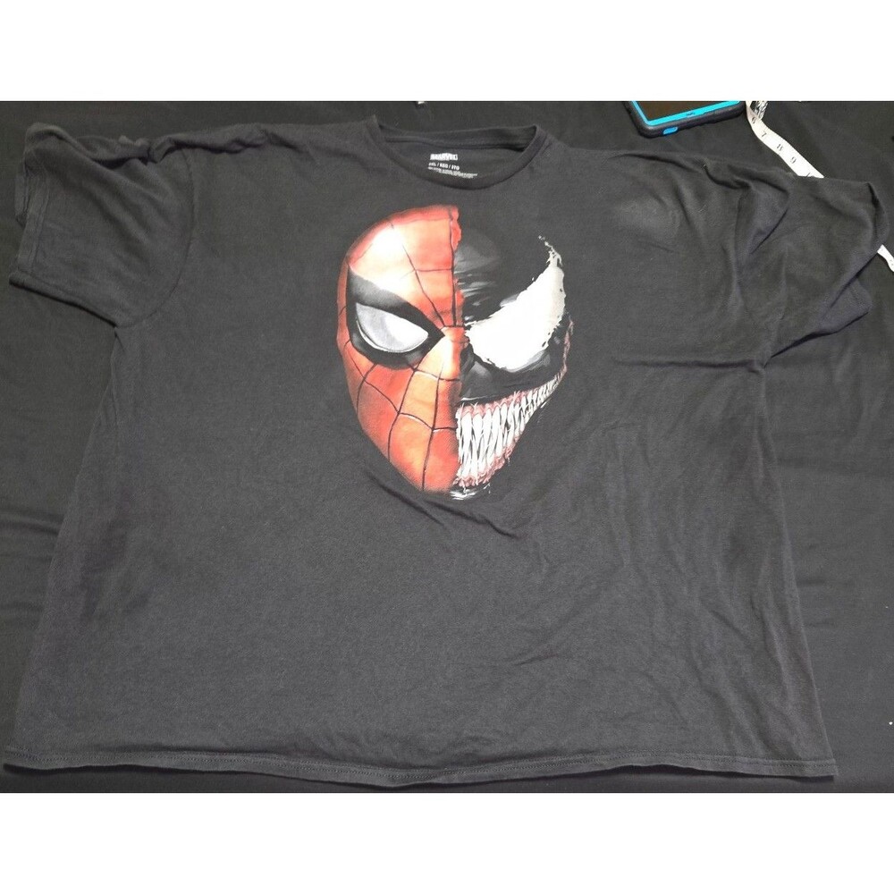 Marvel Spider-Man / Venom Half-Face Graphic T-Shirt - Adult SizeAwesome black Ma